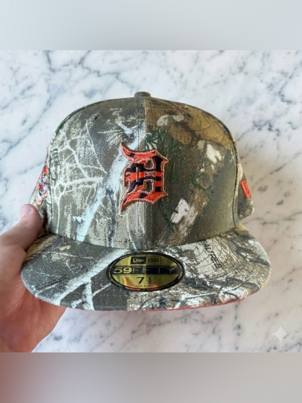 New Era Detroit Tigers Camo Fitted Hat - Olive & Orange